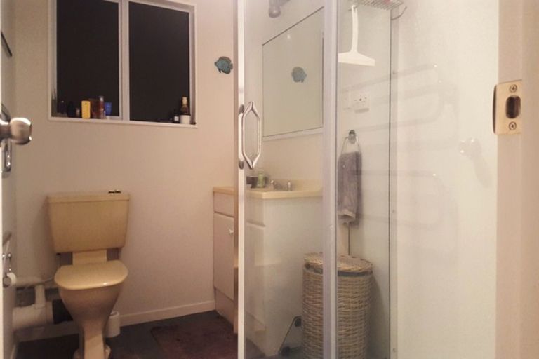 Photo of property in 1/19 Hauraki Crescent, Pinehill, Auckland, 0632