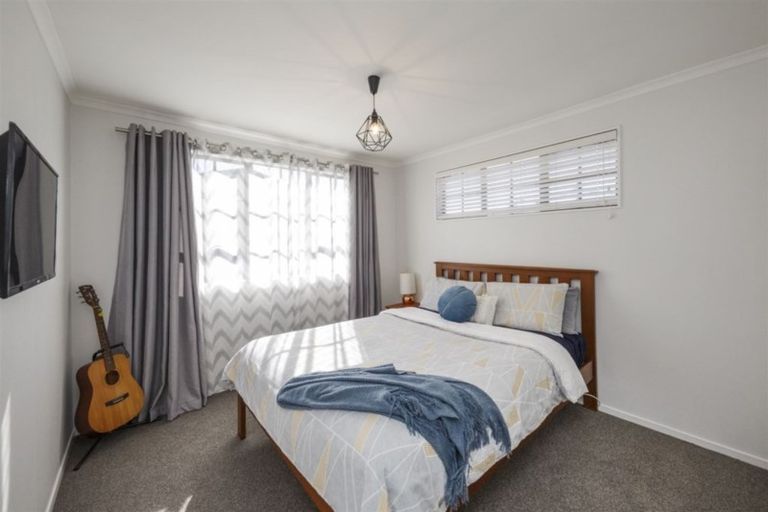 Photo of property in 12 Grange Place, Milson, Palmerston North, 4414