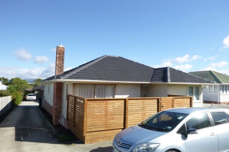 Photo of property in 16 Waione Avenue, Te Atatu Peninsula, Auckland, 0610