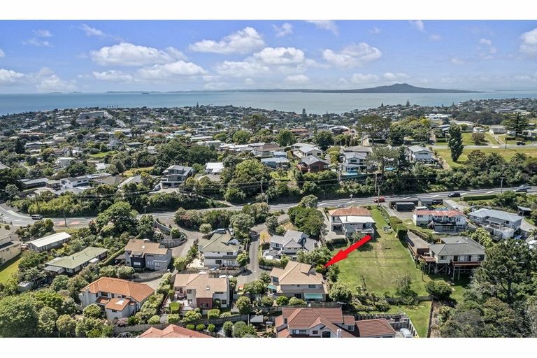Photo of property in 127a Browns Bay Road, Browns Bay, Auckland, 0630