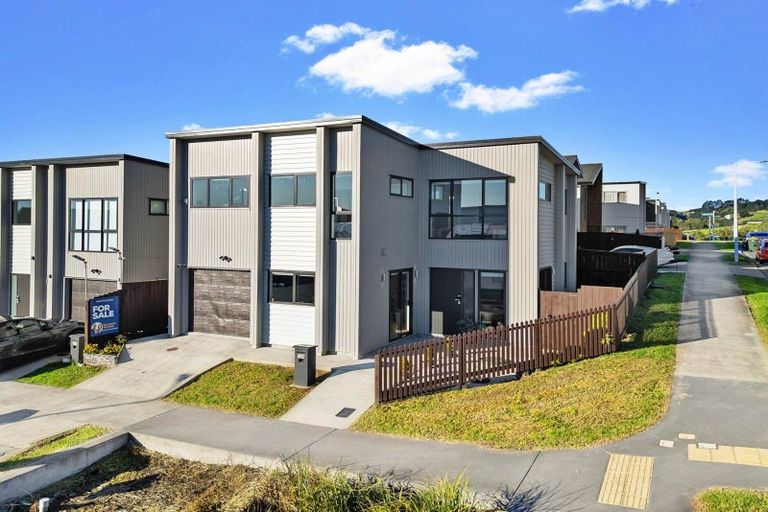 Photo of property in 16b Goodfellow Lane, Flat Bush, Auckland, 2019