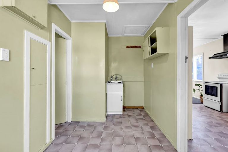 Photo of property in 5 Ranfurly Street, Frankleigh Park, New Plymouth, 4310