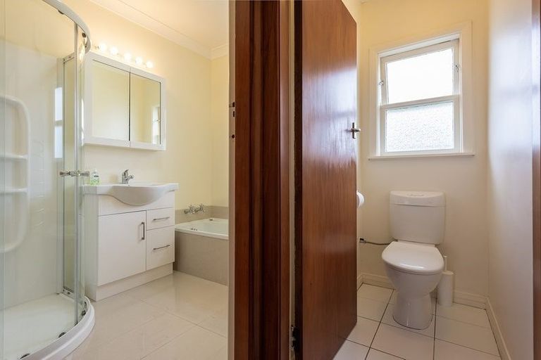 Photo of property in 41 Coates Street, Tawa, Wellington, 5028