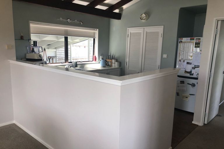 Photo of property in 2/25 Taioma Crescent, Te Atatu Peninsula, Auckland, 0610