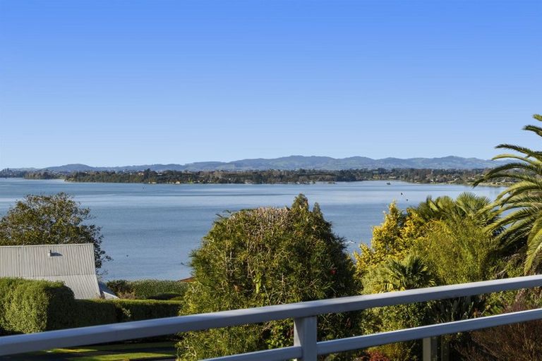 Photo of property in 2 Tinopai Drive, Omokoroa, 3114