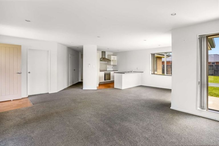 Photo of property in 69 Acacia Avenue, Rangiora, 7400