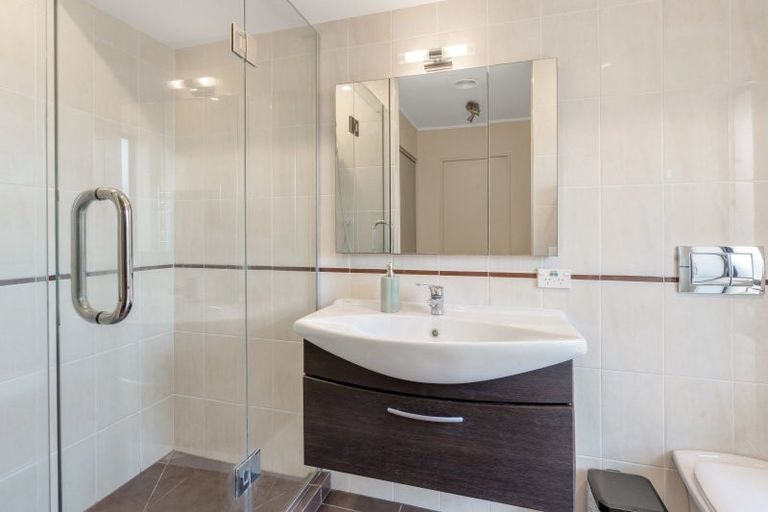 Photo of property in 6 Citation Way, Botany Downs, Auckland, 2010