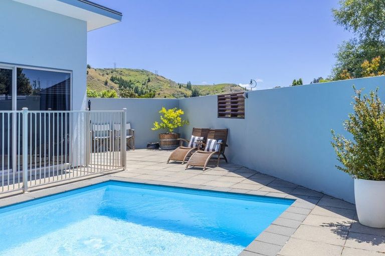 Photo of property in 35 Pinotage Drive, Greenmeadows, Napier, 4112