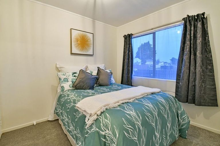 Photo of property in 1/14 Hatherley Place, Clendon Park, Auckland, 2103