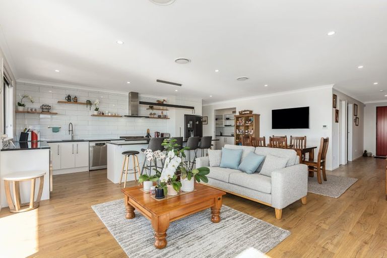 Photo of property in 56 Queen Charlotte Drive, Aotea, Porirua, 5024