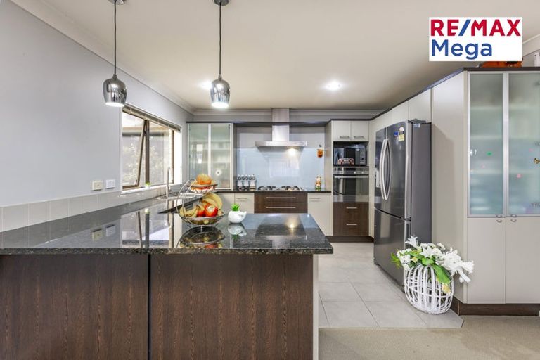 Photo of property in 10 Terrasini Drive, Flat Bush, Auckland, 2019