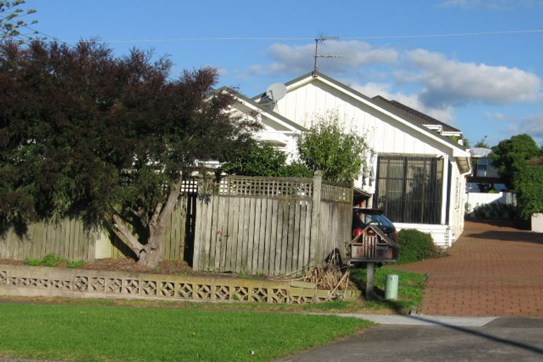 Photo of property in 1/20 Takutai Avenue, Bucklands Beach, Auckland, 2012