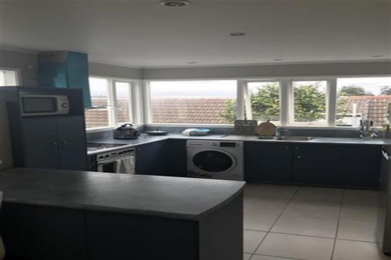 Photo of property in 6 Anchor Place, Beach Haven, Auckland, 0626