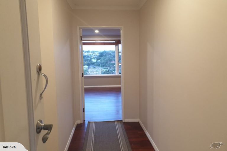 Photo of property in 111 Ruskin Road, Newlands, Wellington, 6037