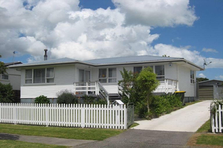 Photo of property in 13 Dagenham Street, Manurewa, Auckland, 2102