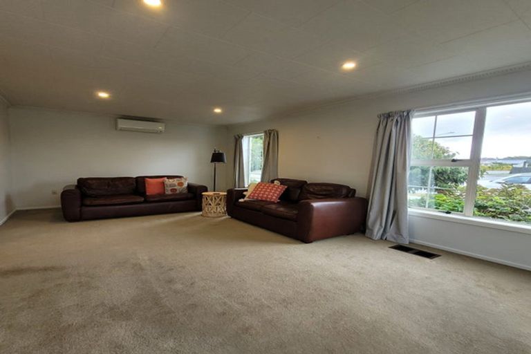 Photo of property in 16 Freebairn Street, Redwood, Christchurch, 8051