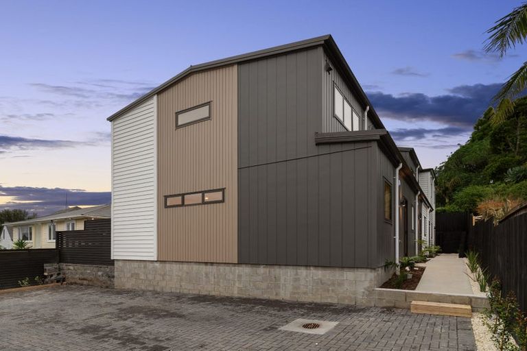 Photo of property in 21d Neal Avenue, Glenfield, Auckland, 0629