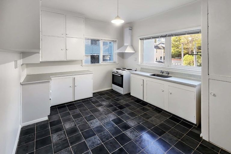 Photo of property in 14 Austin Street, Mount Victoria, Wellington, 6011