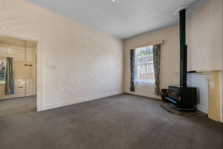 Photo of property in 15 Milton Terrace, Picton, 7220