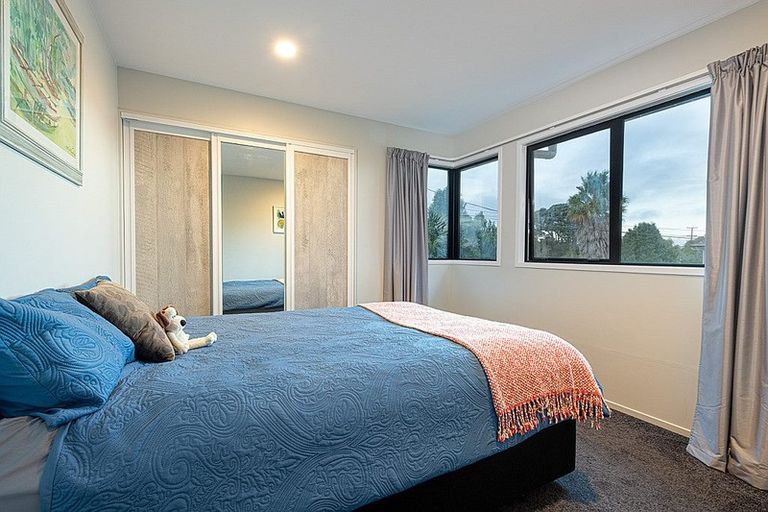 Photo of property in 36 Knights Road, Rothesay Bay, Auckland, 0630