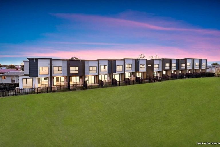 Photo of property in 5/17 Barneys Farm Road, Clendon Park, Auckland, 2103