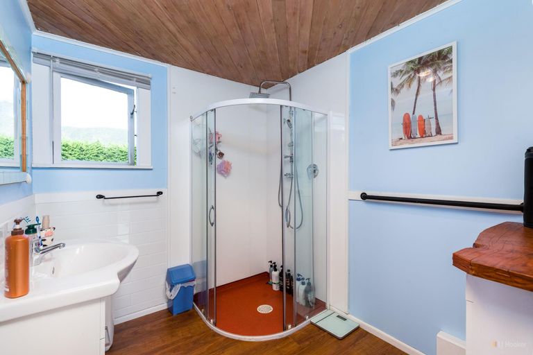 Photo of property in 19 Mount John Road, Waimate, 7977