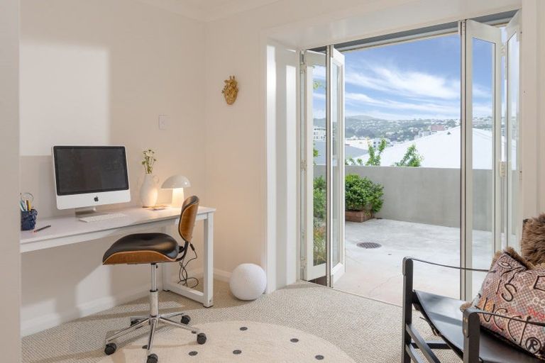 Photo of property in Hamilton Flats, 1/9 Hawker Street, Mount Victoria, Wellington, 6011