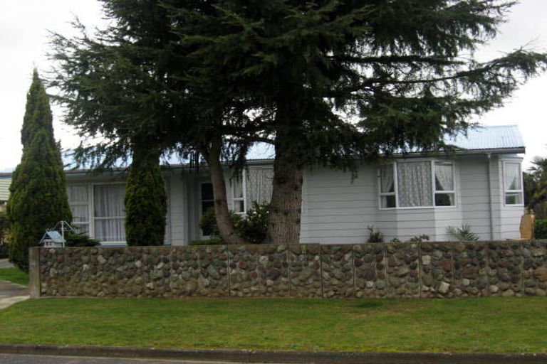 Photo of property in 18 Philip Street, Carterton, 5713