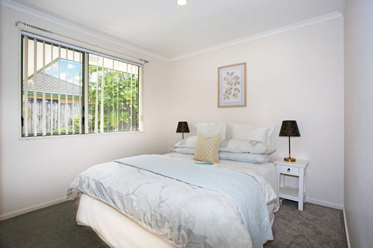 Photo of property in 8 Marlon Lane, East Tamaki, Auckland, 2016