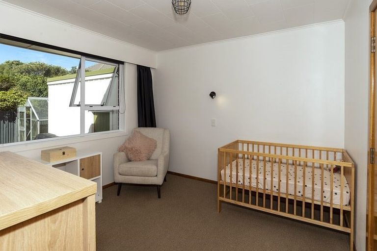 Photo of property in 9 Waimea Street, Westown, New Plymouth, 4310