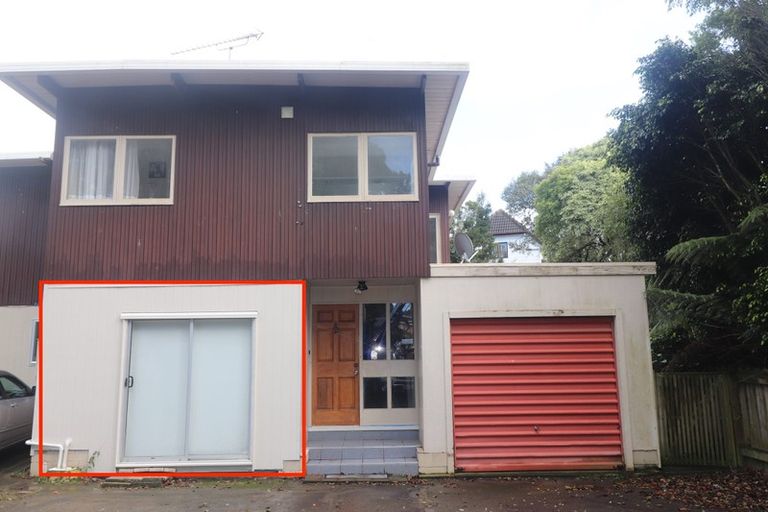 Photo of property in 4 Teviot Place, Totara Vale, Auckland, 0629