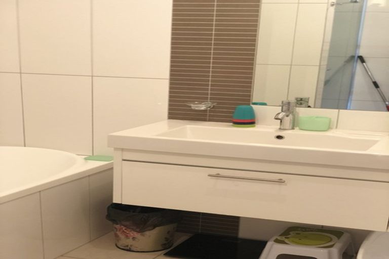 Photo of property in Bellagio Apartments, 9e/39 Taranaki Street, Te Aro, Wellington, 6011