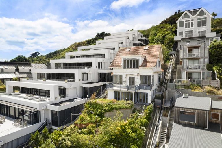 Photo of property in 304 Oriental Parade, Oriental Bay, Wellington, 6011