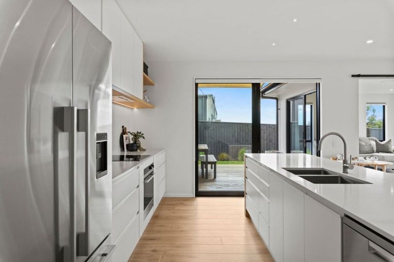 Photo of property in 10 Eaglesfield Close, Westmorland, Christchurch, 8025