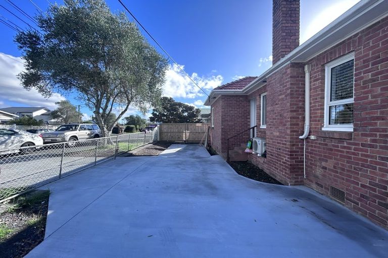 Photo of property in 52 Old Lake Road, Narrow Neck, Auckland, 0624