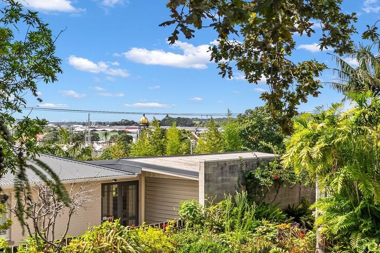 Photo of property in 12 Grey Street, Regent, Whangarei, 0112