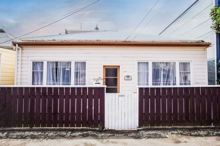 Photo of property in 28 Luxford Street, Berhampore, Wellington, 6023