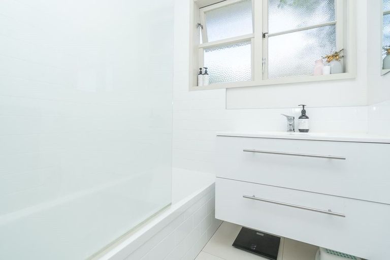 Photo of property in 30 Holland Road, Fairfield, Hamilton, 3214