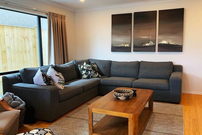 Photo of property in 17 Turutu Place, Long Bay, Auckland, 0630