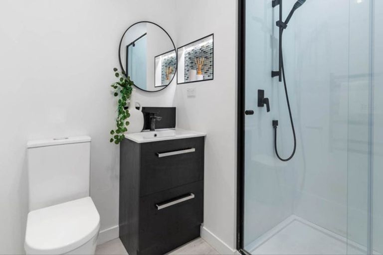 Photo of property in 1/6 Mira Place, Windsor Park, Auckland, 0632