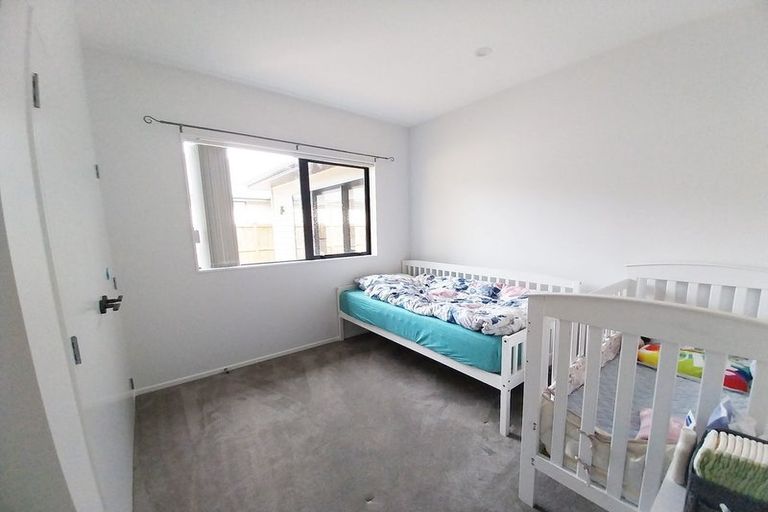 Photo of property in 18 Konoba Avenue, Kumeu, 0810