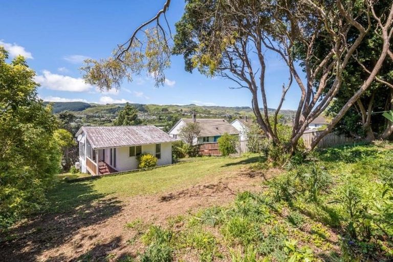 Photo of property in 61 Davidson Crescent, Tawa, Wellington, 5028