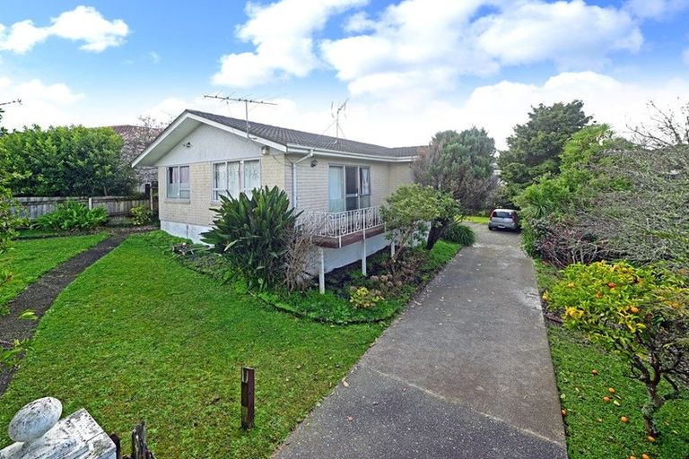 Photo of property in 112 Weatherly Road, Torbay, Auckland, 0630