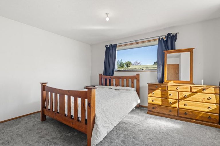 Photo of property in 28 Peebles Drive, Hei Hei, Christchurch, 8042