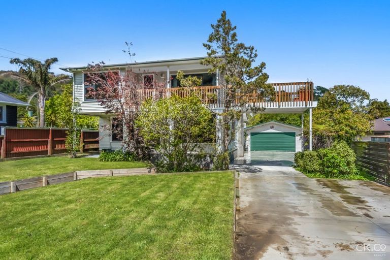 Photo of property in 76 Horoeka Street, Stokes Valley, Lower Hutt, 5019