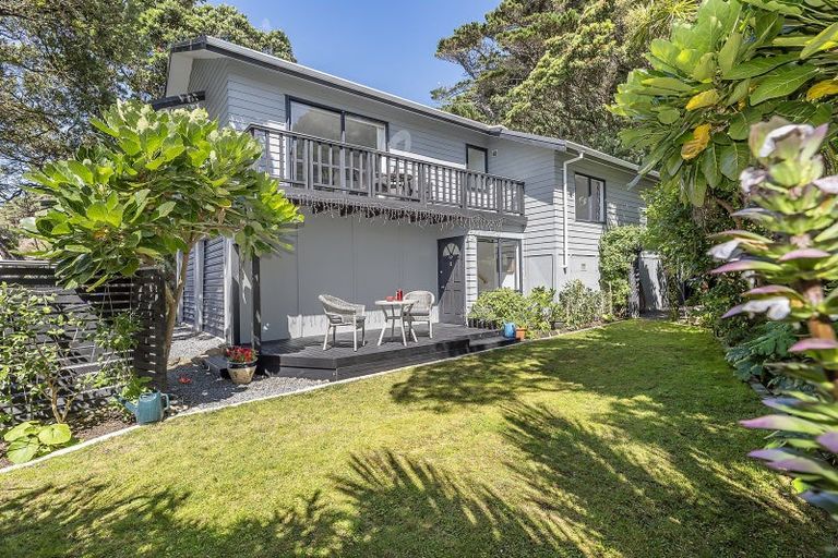 Photo of property in 126a Breaker Bay Road, Breaker Bay, Wellington, 6022