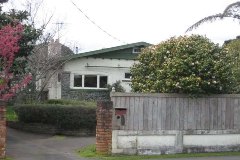 Photo of property in 10 Omata Road, Westown, New Plymouth, 4310