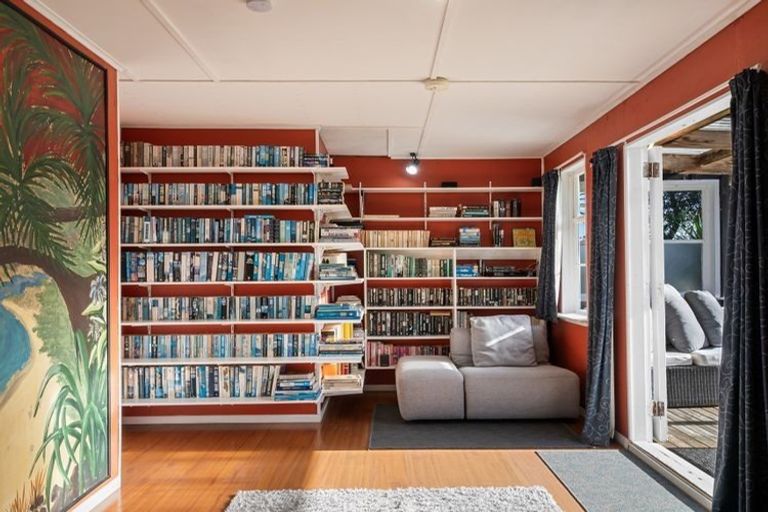 Photo of property in 619 Waitarere Beach Road, Waitarere Beach, Levin, 5510