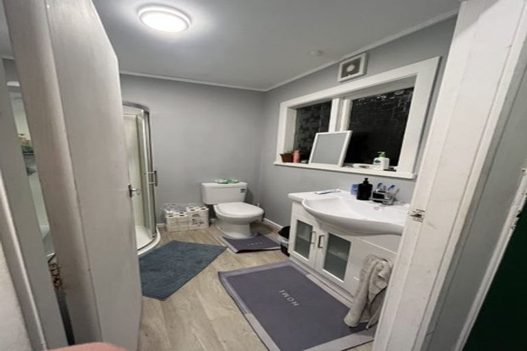 Photo of property in 2/18 Thurleigh Grove, Karori, Wellington, 6012