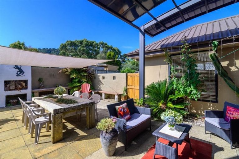 Photo of property in 2 Caulfield Place, Pukehangi, Rotorua, 3015